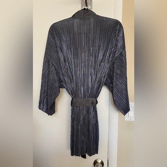 Victoria’s Secret Shimmery Pewter Color Robe Size XS - Picture 5 of 7